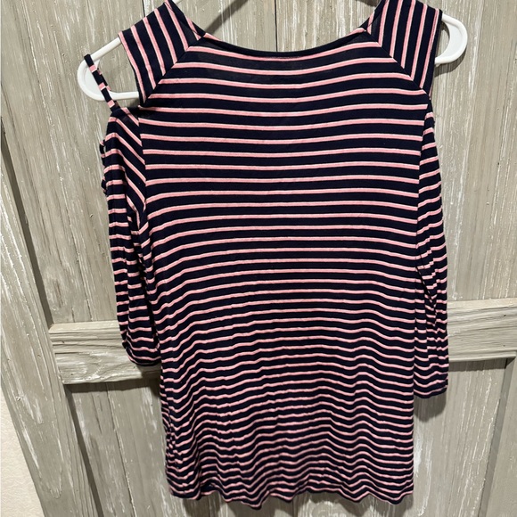 Cold shoulder top - Picture 3 of 4